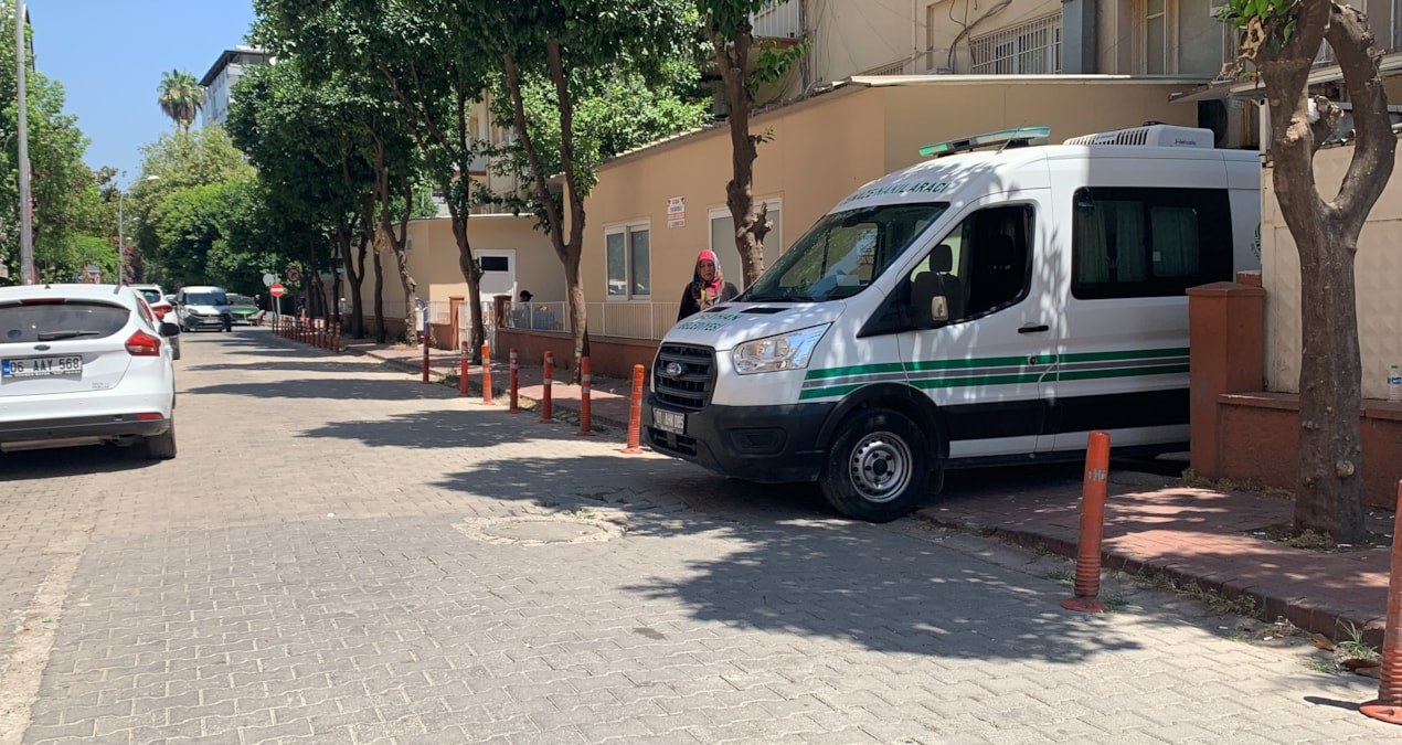 Biri 10 biri 7 yaşındaydı... İki küçük kardeşin acısı Adana'yı yaktı - Sözcü Gazetesi
