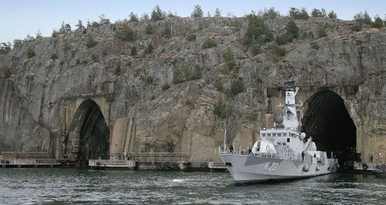 İsveç, savaş gemilerini dağın içine girebilecek devasa deniz üssünü yeniden açtı
