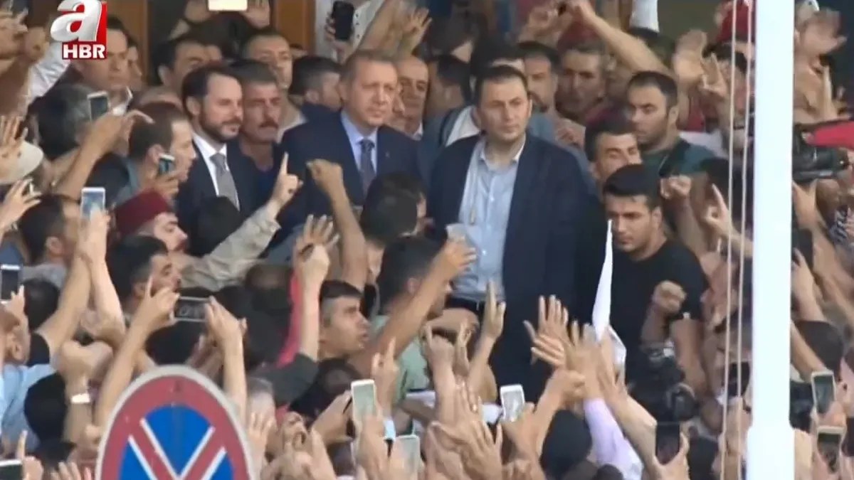 Türkiye hain darbe girişimine geçit vermedi!
